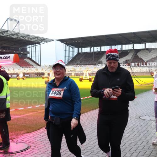 07.12.2025 - St. Pauli X-Mass-Run No. 15 Luisa Fischer http://msf.ph/oto/9388790 07.12.2025 11:57:19 Ziel 3498, 3007, 722, 1271, 1836, 1877, 2496, 2596, 2598, 2599, 2824, 2825, 2826, 2929, 2932, 3007, 3383, 3433, 3459, 3842, 3843, 3844, 3900, 4172, 4174 meine-sportfotos.de