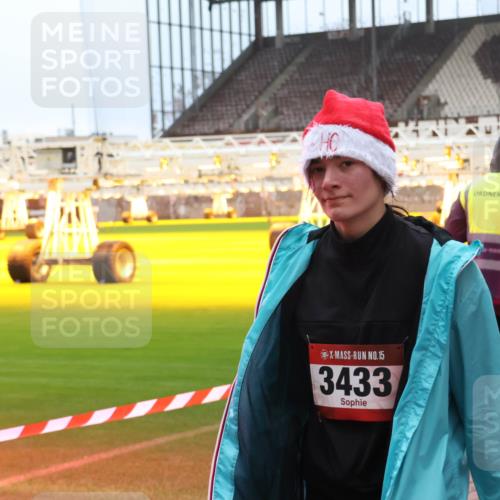 07.12.2025 - St. Pauli X-Mass-Run No. 15 Luisa Fischer http://msf.ph/oto/9388795 07.12.2025 11:57:32 Ziel 15, 3433, 722, 1271, 1327, 1836, 1877, 2496, 2596, 2598, 2599, 2811, 2824, 2825, 2826, 2929, 2932, 3383, 3459, 3842, 3843, 3844, 4172, 4174 meine-sportfotos.de