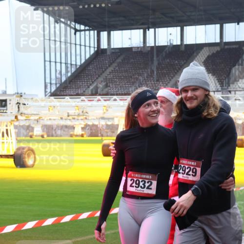 07.12.2025 - St. Pauli X-Mass-Run No. 15 Luisa Fischer http://msf.ph/oto/9388806 07.12.2025 11:57:36 Ziel 15, 2932, 15, 2929, 15, 3842, 722, 1271, 1327, 1836, 1877, 2496, 2596, 2598, 2599, 2811, 2824, 2825, 2826, 3383, 3459, 4172, 4174 meine-sportfotos.de
