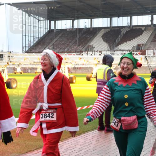 07.12.2025 - St. Pauli X-Mass-Run No. 15 Luisa Fischer http://msf.ph/oto/9388813 07.12.2025 11:57:38 Ziel 15, 3842, 3459, 2596, 843, 722, 1271, 1327, 1836, 1877, 2496, 2596, 2598, 2599, 2811, 2824, 2825, 2826, 3383, 3459, 4125, 4172, 4174 meine-sportfotos.de