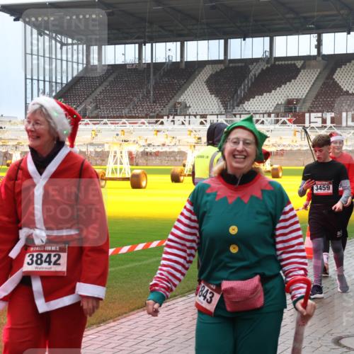 07.12.2025 - St. Pauli X-Mass-Run No. 15 Luisa Fischer http://msf.ph/oto/9388815 07.12.2025 11:57:39 Ziel 15, 3842, 843, 3459, 2596, 2599, 722, 1271, 1327, 1836, 1877, 2496, 2596, 2598, 2599, 2811, 2824, 2825, 2826, 3383, 3459, 4125, 4172, 4174 meine-sportfotos.de
