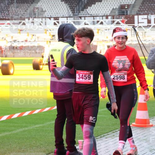 07.12.2025 - St. Pauli X-Mass-Run No. 15 Luisa Fischer http://msf.ph/oto/9388820 07.12.2025 11:57:40 Ziel 15, 3459, 15, 2598, 5, 2596, 722, 1271, 1327, 1836, 1877, 2496, 2596, 2598, 2599, 2811, 2824, 2825, 2826, 3383, 3459, 4125, 4172, 4174 meine-sportfotos.de