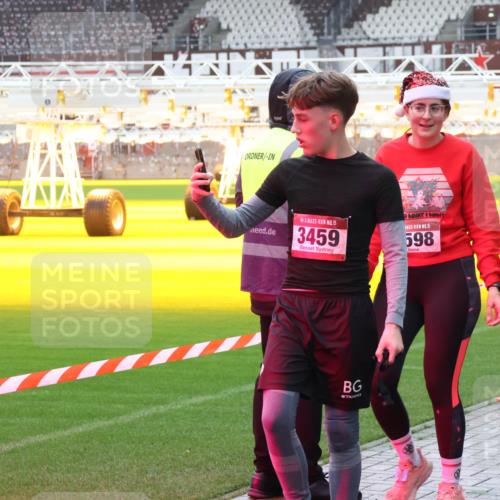 07.12.2025 - St. Pauli X-Mass-Run No. 15 Luisa Fischer http://msf.ph/oto/9388821 07.12.2025 11:57:41 Ziel 15, 3459, 15, 598, 15, 2596, 722, 1271, 1327, 1836, 1877, 2496, 2596, 2598, 2599, 2811, 2824, 2825, 2826, 3383, 3459, 4125, 4172, 4174 meine-sportfotos.de