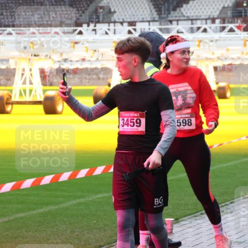 07.12.2025 - St. Pauli X-Mass-Run No. 15 Luisa Fischer http://msf.ph/oto/9388823 07.12.2025 11:57:41 Ziel 15, 3459, 15, 598, 15, 2596, 722, 1271, 1327, 1836, 1877, 2496, 2596, 2598, 2599, 2811, 2824, 2825, 2826, 3383, 3459, 4125, 4172, 4174 meine-sportfotos.de