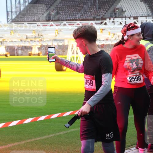 07.12.2025 - St. Pauli X-Mass-Run No. 15 Luisa Fischer http://msf.ph/oto/9388827 07.12.2025 11:57:42 Ziel 459, 5, 2598, 15, 2596, 722, 1271, 1327, 1836, 1877, 2496, 2811, 2824, 2825, 2826, 3383, 3444, 3452, 3459, 4125, 4172, 4174 meine-sportfotos.de