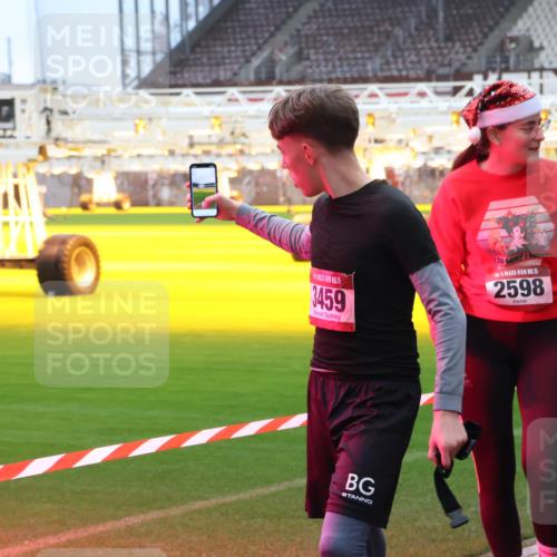 07.12.2025 - St. Pauli X-Mass-Run No. 15 Luisa Fischer http://msf.ph/oto/9388828 07.12.2025 11:57:42 Ziel 3459, 1, 9, 5, 2598, 722, 1271, 1327, 1836, 1877, 2496, 2811, 2824, 2825, 2826, 3383, 3444, 3452, 3459, 4125, 4172, 4174 meine-sportfotos.de