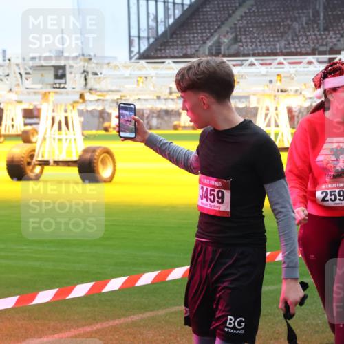 07.12.2025 - St. Pauli X-Mass-Run No. 15 Luisa Fischer http://msf.ph/oto/9388829 07.12.2025 11:57:43 Ziel 15, 3459, 15, 2598, 722, 1271, 1327, 1836, 1877, 2496, 2811, 2824, 2825, 2826, 3383, 3444, 3452, 3459, 4125 meine-sportfotos.de