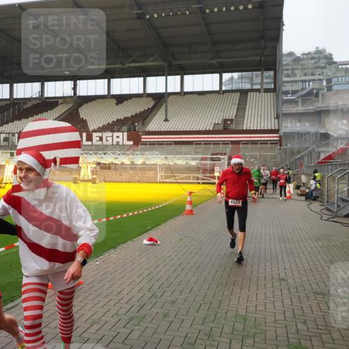 07.12.2025 - St. Pauli X-Mass-Run No. 15 Fabian Wolf http://msf.ph/oto/9388830 07.12.2025 10:20:22 Ziel 447, 452, 459, 461, 478, 1553, 2187, 2855, 3473, 3832, 4042, 4071, 4116, 4503, 4523 meine-sportfotos.de