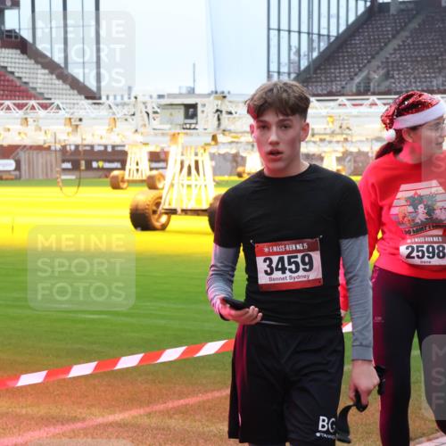 07.12.2025 - St. Pauli X-Mass-Run No. 15 Luisa Fischer http://msf.ph/oto/9388832 07.12.2025 11:57:43 Ziel 15, 3459, 15, 2598, 2, 722, 1271, 1327, 1836, 1877, 2496, 2811, 2824, 2825, 2826, 3383, 3444, 3452, 3459, 4125 meine-sportfotos.de