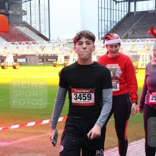 07.12.2025 - St. Pauli X-Mass-Run No. 15 Luisa Fischer http://msf.ph/oto/9388835 07.12.2025 11:57:44 Ziel 15, 3459, 15, 8, 15, 2596, 722, 1271, 1327, 1836, 1877, 2496, 2811, 2824, 2825, 2826, 3383, 3444, 3452, 3459, 3993, 4125 meine-sportfotos.de