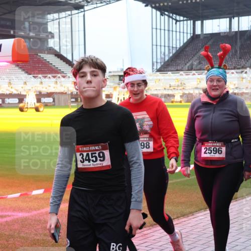 07.12.2025 - St. Pauli X-Mass-Run No. 15 Luisa Fischer http://msf.ph/oto/9388836 07.12.2025 11:57:44 Ziel 0, 15, 3459, 5, 98, 15, 2596, 72, 722, 1271, 1327, 1836, 1877, 2496, 2811, 2824, 2825, 2826, 3383, 3444, 3452, 3459, 3993, 4125 meine-sportfotos.de