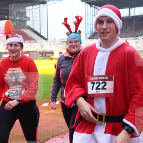 07.12.2025 - St. Pauli X-Mass-Run No. 15 Luisa Fischer http://msf.ph/oto/9388841 07.12.2025 11:57:45 Ziel 2598, 15, 722, 722, 1271, 1327, 1836, 1877, 2228, 2496, 2811, 2824, 2825, 2826, 3383, 3444, 3452, 3459, 3993, 4125 meine-sportfotos.de