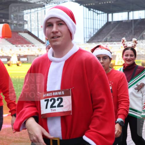 07.12.2025 - St. Pauli X-Mass-Run No. 15 Luisa Fischer http://msf.ph/oto/9388842 07.12.2025 11:57:46 Ziel 5, 2598, 15, 722, 722, 1271, 1327, 1836, 1877, 2228, 2496, 2811, 2825, 2826, 3383, 3444, 3452, 3480, 3852, 3993, 4125 meine-sportfotos.de