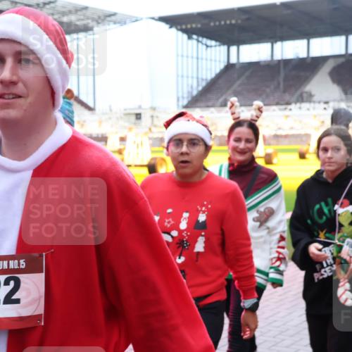 07.12.2025 - St. Pauli X-Mass-Run No. 15 Luisa Fischer http://msf.ph/oto/9388844 07.12.2025 11:57:46 Ziel 15, 722, 1, 722, 1271, 1327, 1836, 1877, 2228, 2496, 2811, 2825, 2826, 3383, 3444, 3452, 3480, 3852, 3993, 4125 meine-sportfotos.de