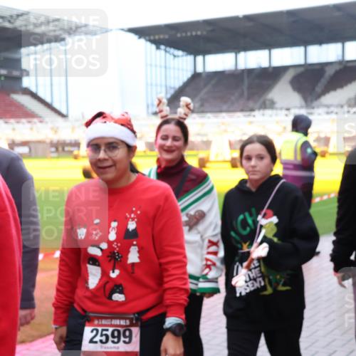 07.12.2025 - St. Pauli X-Mass-Run No. 15 Luisa Fischer http://msf.ph/oto/9388845 07.12.2025 11:57:46 Ziel 2599, 1877, 722, 1271, 1327, 1836, 1877, 2228, 2496, 2811, 2825, 2826, 3383, 3444, 3452, 3480, 3852, 3993, 4125 meine-sportfotos.de
