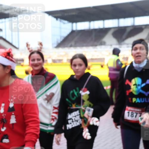 07.12.2025 - St. Pauli X-Mass-Run No. 15 Luisa Fischer http://msf.ph/oto/9388847 07.12.2025 11:57:47 Ziel 1877, 722, 1271, 1327, 1836, 1877, 2228, 2496, 2811, 2825, 2826, 3383, 3444, 3452, 3480, 3847, 3852, 3993, 4125 meine-sportfotos.de