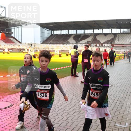 07.12.2025 - St. Pauli X-Mass-Run No. 15 Luisa Fischer http://msf.ph/oto/9388855 07.12.2025 11:57:50 Ziel 4174, 127, 15, 1836, 15, 2496, 722, 1271, 1327, 1836, 1877, 2228, 2496, 2811, 3383, 3444, 3452, 3480, 3847, 3852, 3993, 4125 meine-sportfotos.de