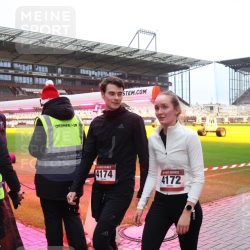 07.12.2025 - St. Pauli X-Mass-Run No. 15 Luisa Fischer http://msf.ph/oto/9388869 07.12.2025 11:57:55 Ziel 15, 4174, 15, 4172, 722, 1327, 1836, 1877, 2228, 2496, 2811, 3444, 3452, 3480, 3847, 3852, 3993, 4125 meine-sportfotos.de