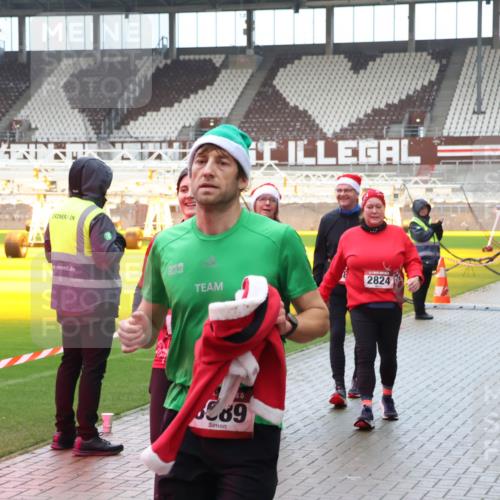 07.12.2025 - St. Pauli X-Mass-Run No. 15 Luisa Fischer http://msf.ph/oto/9388874 07.12.2025 11:57:59 Ziel 2824, 0, 15, 289, 1327, 1836, 1877, 2228, 2496, 2811, 3444, 3452, 3480, 3847, 3852, 3993, 4125 meine-sportfotos.de