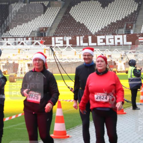 07.12.2025 - St. Pauli X-Mass-Run No. 15 Luisa Fischer http://msf.ph/oto/9388878 07.12.2025 11:58:00 Ziel 2825, 2824, 1327, 1836, 1877, 2228, 2496, 2811, 3444, 3452, 3480, 3847, 3852, 3993, 4125 meine-sportfotos.de