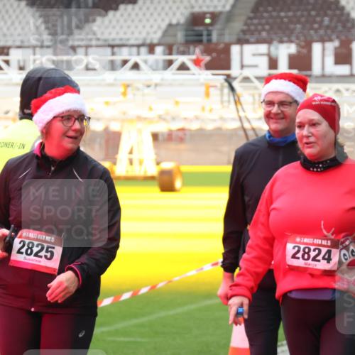 07.12.2025 - St. Pauli X-Mass-Run No. 15 Luisa Fischer http://msf.ph/oto/9388882 07.12.2025 11:58:01 Ziel 15, 2825, 15, 2824, 7704, 1327, 1836, 1877, 2228, 2496, 2811, 3444, 3452, 3480, 3847, 3852, 3993, 4125 meine-sportfotos.de