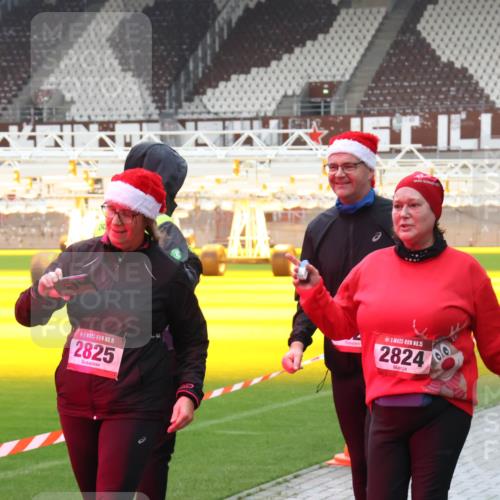 07.12.2025 - St. Pauli X-Mass-Run No. 15 Luisa Fischer http://msf.ph/oto/9388883 07.12.2025 11:58:01 Ziel 15, 2825, 15, 2824, 1327, 1836, 1877, 2228, 2496, 2811, 3444, 3452, 3480, 3847, 3852, 3993, 4125 meine-sportfotos.de