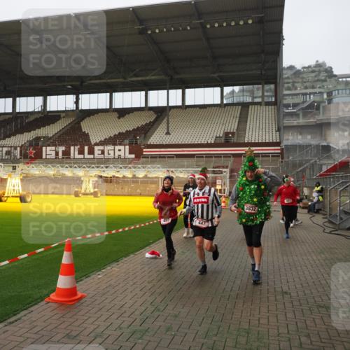 07.12.2025 - St. Pauli X-Mass-Run No. 15 Fabian Wolf http://msf.ph/oto/9388884 07.12.2025 10:20:27 Ziel 447, 452, 461, 478, 2187, 2855, 3473, 3832, 4116, 4490, 4503, 4523 meine-sportfotos.de