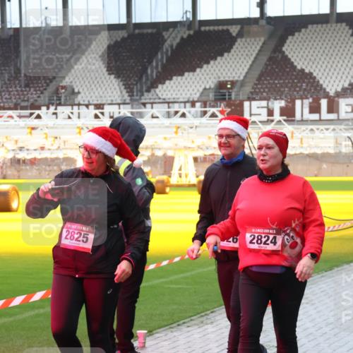 07.12.2025 - St. Pauli X-Mass-Run No. 15 Luisa Fischer http://msf.ph/oto/9388885 07.12.2025 11:58:01 Ziel 15, 2825, 5, 26, 2824, 1327, 1836, 1877, 2228, 2496, 2811, 3444, 3452, 3480, 3847, 3852, 3993, 4125 meine-sportfotos.de