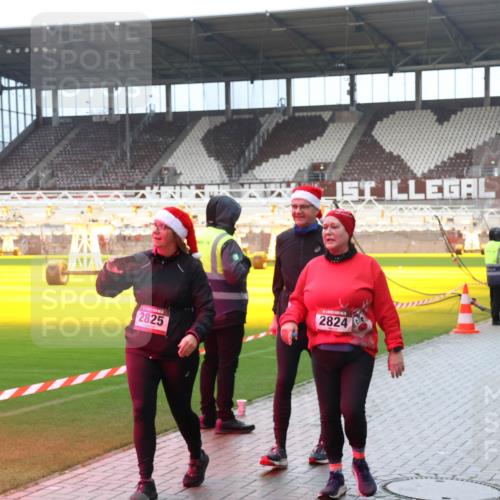 07.12.2025 - St. Pauli X-Mass-Run No. 15 Luisa Fischer http://msf.ph/oto/9388886 07.12.2025 11:58:02 Ziel 2825, 2824, 2411, 1327, 2228, 2496, 2811, 3444, 3452, 3480, 3847, 3852, 3993, 4125 meine-sportfotos.de