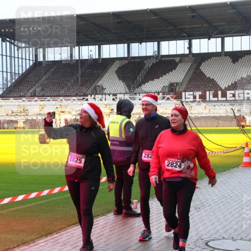 07.12.2025 - St. Pauli X-Mass-Run No. 15 Luisa Fischer http://msf.ph/oto/9388887 07.12.2025 11:58:02 Ziel 2825, 282, 2824, 2811, 1327, 2228, 2496, 2811, 3444, 3452, 3480, 3847, 3852, 3993, 4125 meine-sportfotos.de