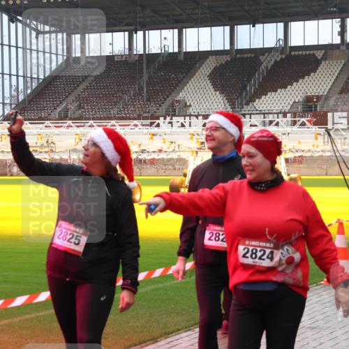 07.12.2025 - St. Pauli X-Mass-Run No. 15 Luisa Fischer http://msf.ph/oto/9388890 07.12.2025 11:58:03 Ziel 2825, 282, 2824, 1327, 2228, 2811, 3444, 3452, 3480, 3847, 3852, 3993, 4125 meine-sportfotos.de