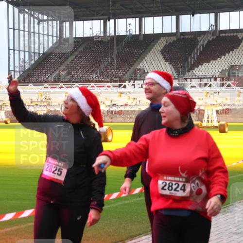 07.12.2025 - St. Pauli X-Mass-Run No. 15 Luisa Fischer http://msf.ph/oto/9388891 07.12.2025 11:58:03 Ziel 2825, 2824, 1327, 2228, 2811, 3444, 3452, 3480, 3847, 3852, 3993, 4125 meine-sportfotos.de