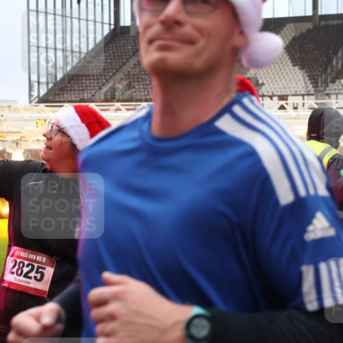 07.12.2025 - St. Pauli X-Mass-Run No. 15 Luisa Fischer http://msf.ph/oto/9388894 07.12.2025 11:58:04 Ziel 15, 2825, 1327, 2228, 2811, 3444, 3452, 3480, 3847, 3852, 3993, 4125 meine-sportfotos.de