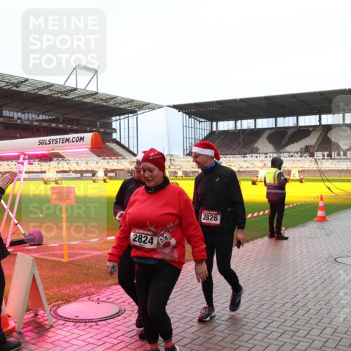 07.12.2025 - St. Pauli X-Mass-Run No. 15 Luisa Fischer http://msf.ph/oto/9388896 07.12.2025 11:58:05 Ziel 2824, 2826, 2811, 1327, 2228, 2811, 3444, 3452, 3480, 3847, 3852, 3993, 4125 meine-sportfotos.de