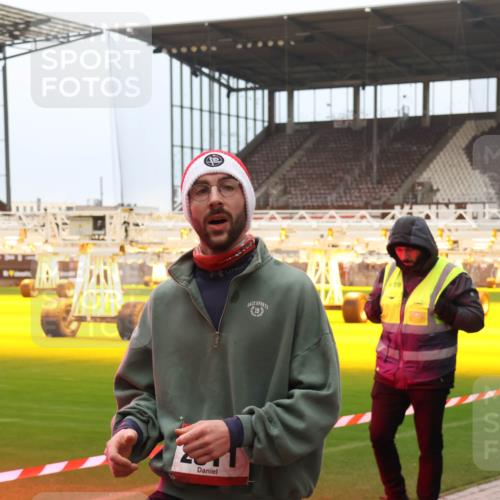 07.12.2025 - St. Pauli X-Mass-Run No. 15 Luisa Fischer http://msf.ph/oto/9388900 07.12.2025 11:58:12 Ziel 1327, 2228, 2811, 3444, 3452, 3480, 3801, 3817, 3847, 3852, 3993, 4125, 4218, 4240 meine-sportfotos.de