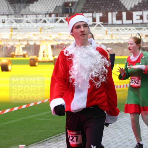07.12.2025 - St. Pauli X-Mass-Run No. 15 Luisa Fischer http://msf.ph/oto/9388907 07.12.2025 11:58:15 Ziel 15, 27, 3452, 1327, 2228, 2811, 3444, 3452, 3480, 3801, 3817, 3847, 3852, 3993, 4125, 4218, 4240 meine-sportfotos.de