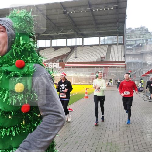 07.12.2025 - St. Pauli X-Mass-Run No. 15 Fabian Wolf http://msf.ph/oto/9388909 07.12.2025 10:20:29 Ziel 447, 452, 461, 478, 2187, 3473, 3832, 4116, 4490, 4523 meine-sportfotos.de