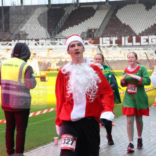 07.12.2025 - St. Pauli X-Mass-Run No. 15 Luisa Fischer http://msf.ph/oto/9388910 07.12.2025 11:58:16 Ziel 15, 1327, 3452, 1327, 2228, 2811, 3444, 3452, 3480, 3801, 3817, 3847, 3852, 3993, 4125, 4218, 4240 meine-sportfotos.de
