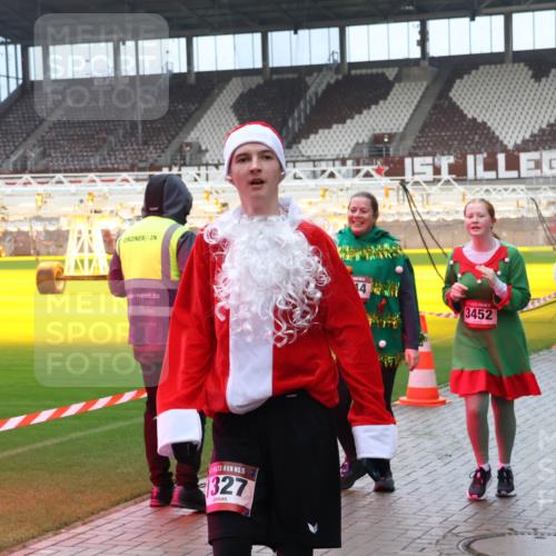 07.12.2025 - St. Pauli X-Mass-Run No. 15 Luisa Fischer http://msf.ph/oto/9388913 07.12.2025 11:58:17 Ziel 15, 327, 3452, 3449, 1327, 2228, 2811, 3444, 3452, 3480, 3801, 3817, 3847, 3852, 3993, 4125, 4218, 4240 meine-sportfotos.de