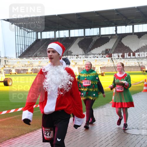 07.12.2025 - St. Pauli X-Mass-Run No. 15 Luisa Fischer http://msf.ph/oto/9388916 07.12.2025 11:58:17 Ziel 15, 327, 3444, 4, 3452, 3449, 1327, 2228, 2811, 3444, 3452, 3480, 3801, 3817, 3847, 3852, 3993, 4125, 4218, 4240 meine-sportfotos.de