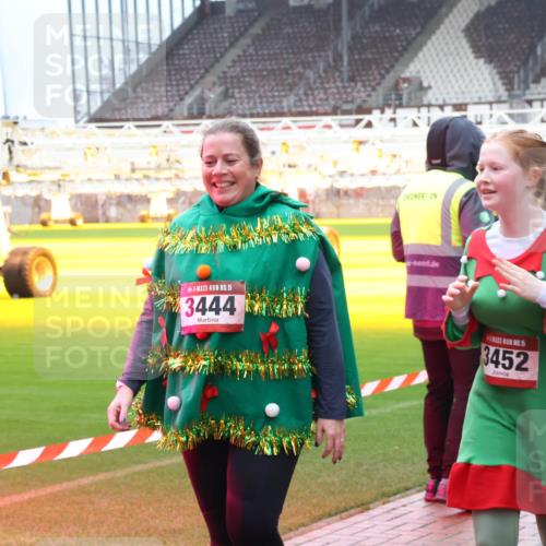 07.12.2025 - St. Pauli X-Mass-Run No. 15 Luisa Fischer http://msf.ph/oto/9388920 07.12.2025 11:58:19 Ziel 15, 3444, 15, 3452, 1327, 2228, 3444, 3452, 3480, 3801, 3817, 3847, 3852, 3993, 4125, 4218, 4240 meine-sportfotos.de