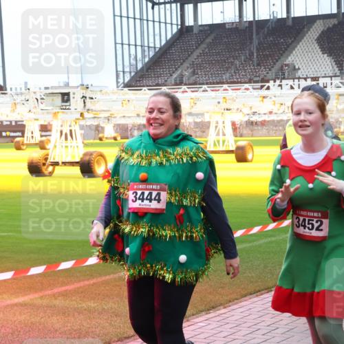 07.12.2025 - St. Pauli X-Mass-Run No. 15 Luisa Fischer http://msf.ph/oto/9388921 07.12.2025 11:58:19 Ziel 15, 3444, 15, 3452, 1327, 2228, 3444, 3452, 3480, 3801, 3817, 3847, 3852, 3993, 4125, 4218, 4240 meine-sportfotos.de