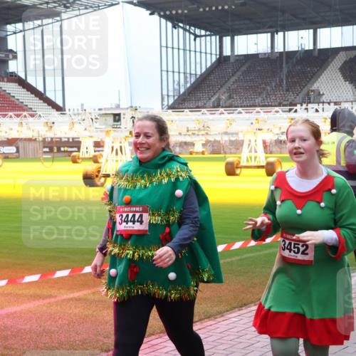 07.12.2025 - St. Pauli X-Mass-Run No. 15 Luisa Fischer http://msf.ph/oto/9388922 07.12.2025 11:58:20 Ziel 15, 3444, 3452, 2228, 3444, 3452, 3480, 3801, 3817, 3847, 3852, 3993, 4125, 4218, 4240 meine-sportfotos.de