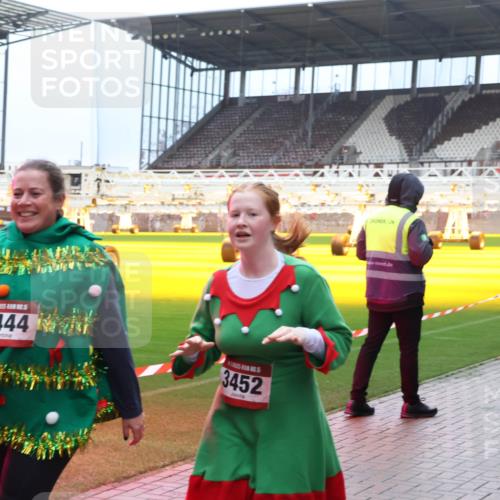 07.12.2025 - St. Pauli X-Mass-Run No. 15 Luisa Fischer http://msf.ph/oto/9388924 07.12.2025 11:58:20 Ziel 3444, 3452, 3449, 2228, 3444, 3452, 3480, 3801, 3817, 3847, 3852, 3993, 4125, 4218, 4240 meine-sportfotos.de
