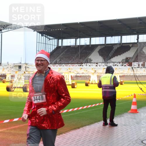 07.12.2025 - St. Pauli X-Mass-Run No. 15 Luisa Fischer http://msf.ph/oto/9388929 07.12.2025 11:58:22 Ziel 3449, 345, 2228, 3444, 3452, 3480, 3801, 3817, 3847, 3852, 3993, 4125, 4218, 4240 meine-sportfotos.de
