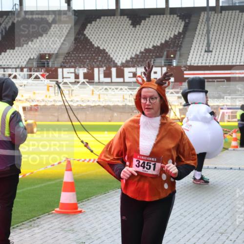 07.12.2025 - St. Pauli X-Mass-Run No. 15 Luisa Fischer http://msf.ph/oto/9388930 07.12.2025 11:58:23 Ziel 15, 3451, 2228, 2228, 3444, 3452, 3480, 3801, 3817, 3847, 3852, 3993, 4125, 4218, 4240 meine-sportfotos.de