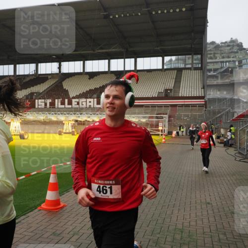 07.12.2025 - St. Pauli X-Mass-Run No. 15 Fabian Wolf http://msf.ph/oto/9388935 07.12.2025 10:20:31 Ziel 447, 452, 461, 478, 2187, 3473, 3832, 4116, 4490, 4523 meine-sportfotos.de