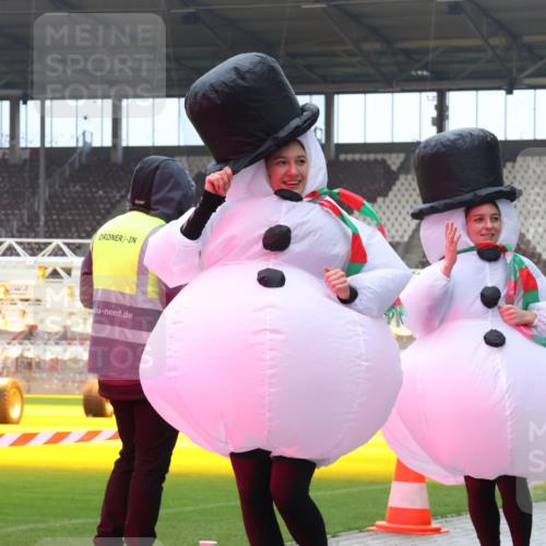 07.12.2025 - St. Pauli X-Mass-Run No. 15 Luisa Fischer http://msf.ph/oto/9388936 07.12.2025 11:58:32 Ziel 1151, 1909, 1914, 2228, 3150, 3457, 3480, 3661, 3801, 3817, 3847, 3852, 3993, 4057, 4218, 4240, 4721 meine-sportfotos.de