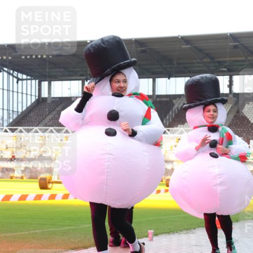 07.12.2025 - St. Pauli X-Mass-Run No. 15 Luisa Fischer http://msf.ph/oto/9388938 07.12.2025 11:58:32 Ziel 1151, 1909, 1914, 2228, 3150, 3457, 3480, 3661, 3801, 3817, 3847, 3852, 3993, 4057, 4218, 4240, 4721 meine-sportfotos.de