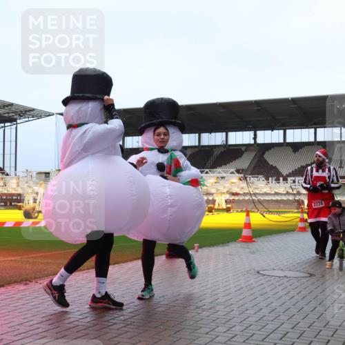 07.12.2025 - St. Pauli X-Mass-Run No. 15 Luisa Fischer http://msf.ph/oto/9388944 07.12.2025 11:58:34 Ziel 2228, 1151, 1909, 1914, 3150, 3457, 3480, 3661, 3801, 3817, 3847, 3852, 4057, 4218, 4240, 4721 meine-sportfotos.de